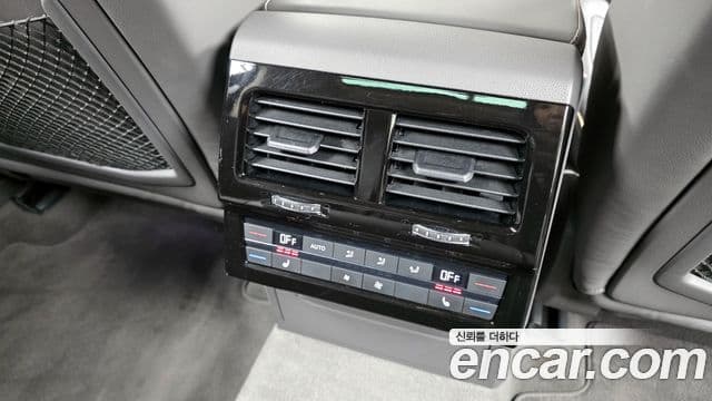 Volkswagen Touareg 2022 — Şəkil 17/20