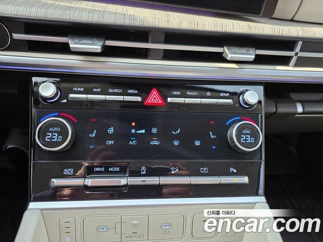 Hyundai Santa Fe 2023 — Photo 18/20