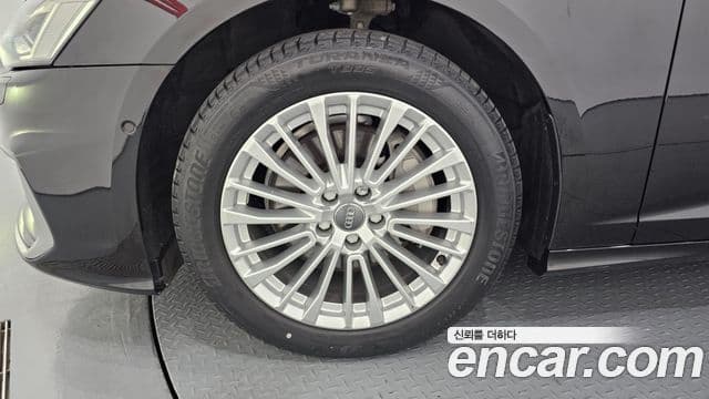 Audi A6 2021 — ფოტო 5/20