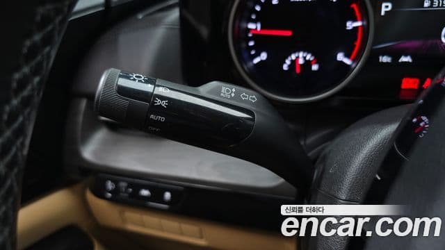 Kia Carnival 2021 — Şəkil 19/20