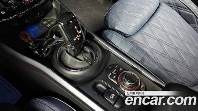 Mini Cooper S Clubman 2022 — ფოტო 9/20