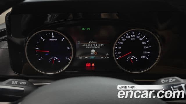 Kia Carnival 2020 — ფოტო 8/20