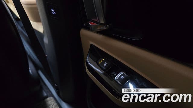 Kia Carnival 2020 — ფოტო 19/20
