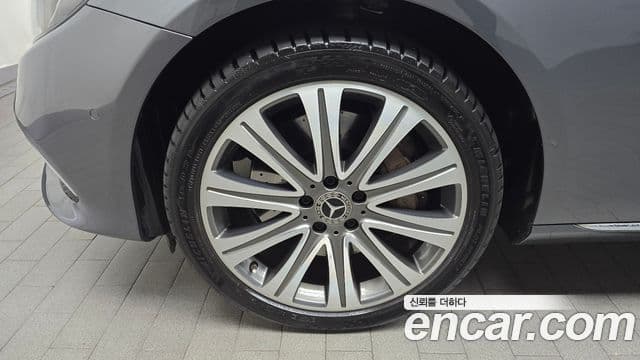 Mercedes-Benz E-Class 2019 — ფოტო 5/20