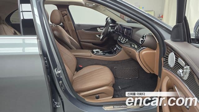 Mercedes-Benz E-Class 2019 — ფოტო 11/20