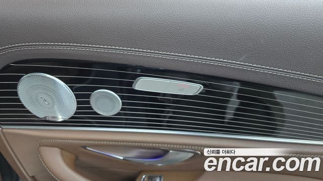 Mercedes-Benz E-Class 2019 — ფოტო 18/20