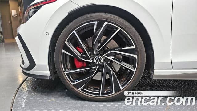 Volkswagen Golf 2024 — ფოტო 4/20