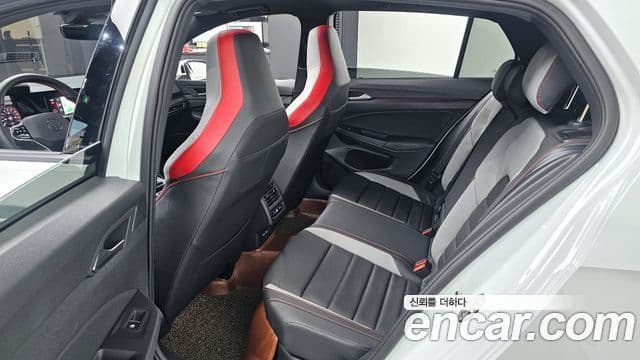 Volkswagen Golf 2024 — ფოტო 11/20