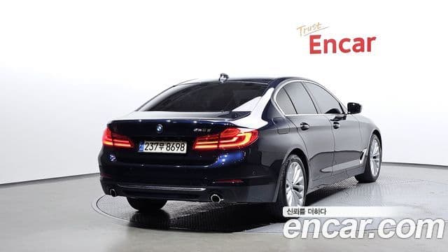 BMW 5 Series 2020 — ფოტო 2/20