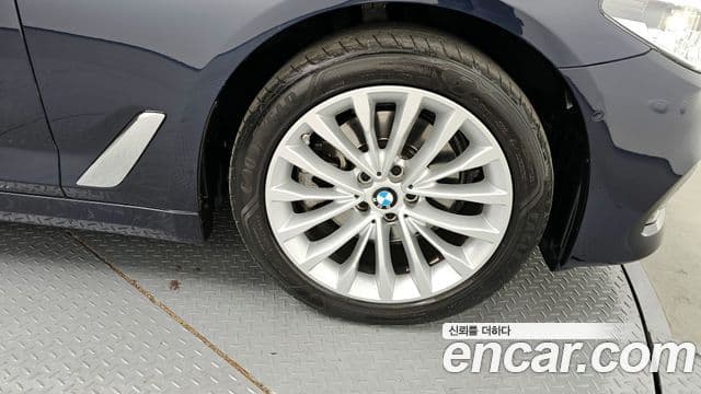 BMW 5 Series 2020 — ფოტო 5/20