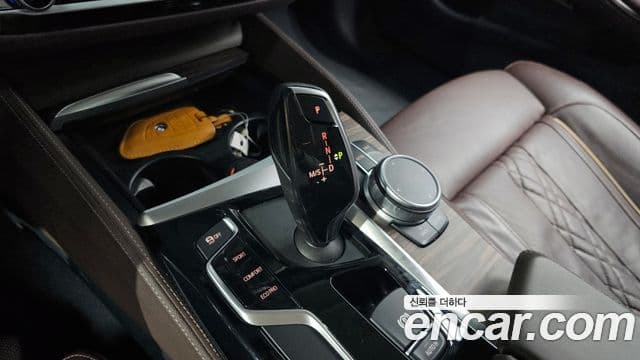 BMW 5 Series 2020 — Photo 15/20