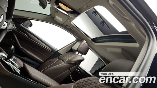 BMW 5 Series 2020 — Photo 8/20