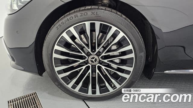 Mercedes-Benz S-Class 2022 — Photo 7/20