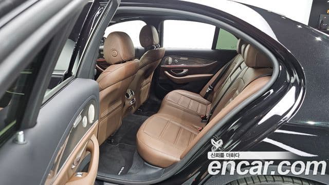 Mercedes-Benz E-Class 2021 — Фото 11/20