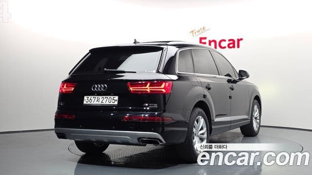 Audi Q7 2019 — Фото 1/20