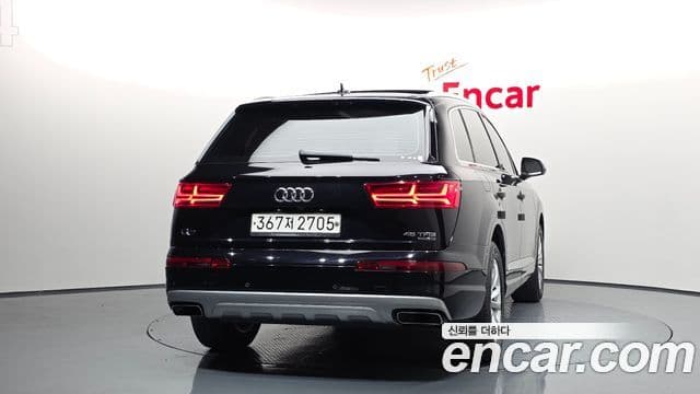 Audi Q7 2019 — Фото 3/20