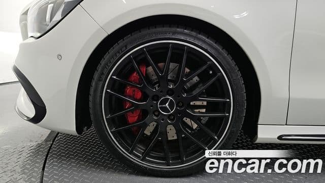 Mercedes-Benz CLA-Class 2018 — Фото 5/20