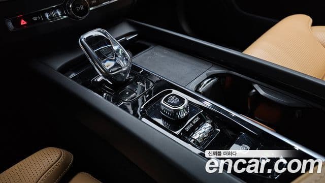 Volvo XC60 2021 — Şəkil 9/20