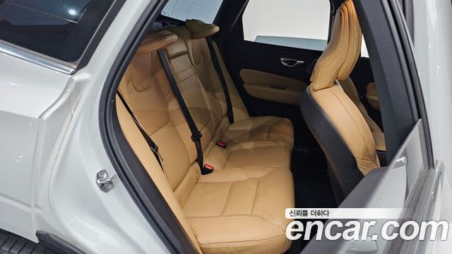 Volvo XC60 2021 — Şəkil 12/20