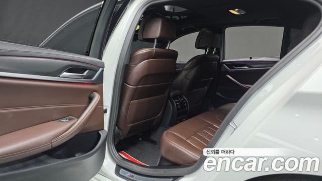 BMW 5 Series 2022 — ფოტო 17/20