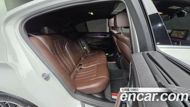 BMW 5 Series 2022 — ფოტო 19/20