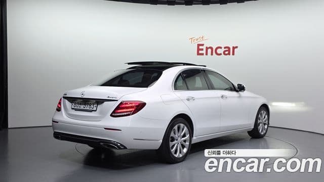 Mercedes-Benz E-Class 2019 — ფოტო 2/20