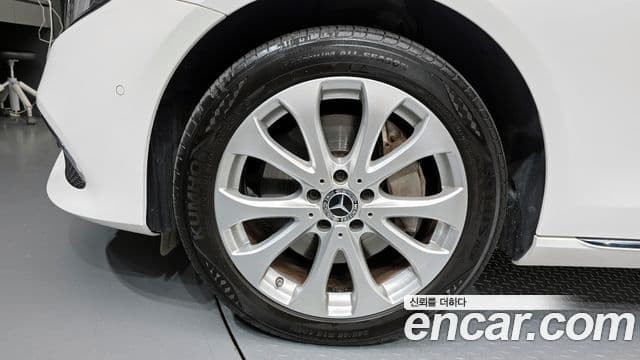 Mercedes-Benz E-Class 2019 — ფოტო 5/20
