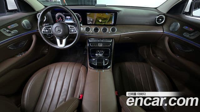 Mercedes-Benz E-Class 2019 — ფოტო 7/20