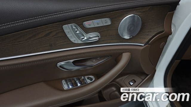 Mercedes-Benz E-Class 2019 — ფოტო 11/20