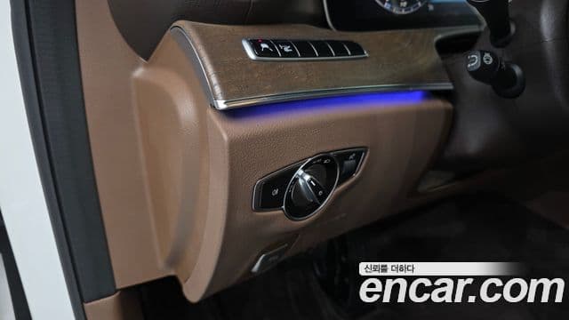 Mercedes-Benz E-Class 2019 — ფოტო 12/20