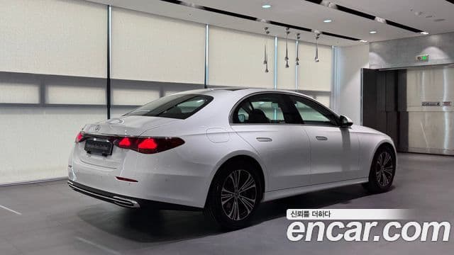 Mercedes-Benz E-Class 2025 — ფოტო 1/20