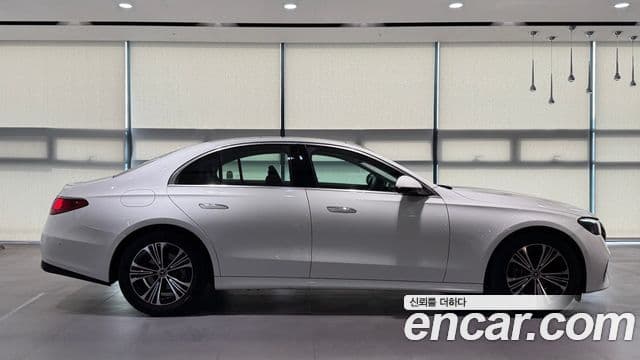 Mercedes-Benz E-Class 2025 — ფოტო 13/20