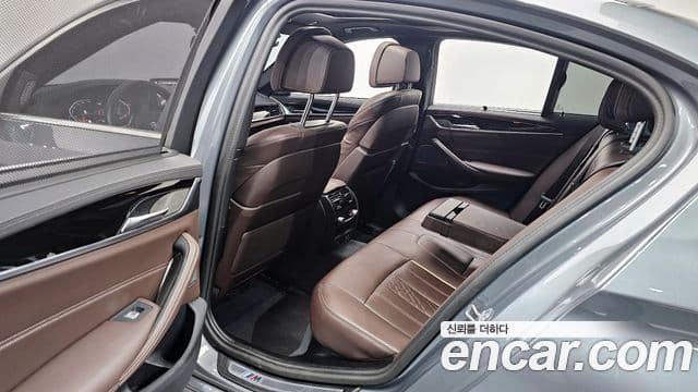 BMW 5 Series 2023 — Фото 11/20