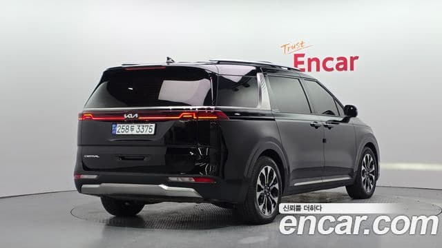 Kia Carnival 2021 — ფოტო 2/20
