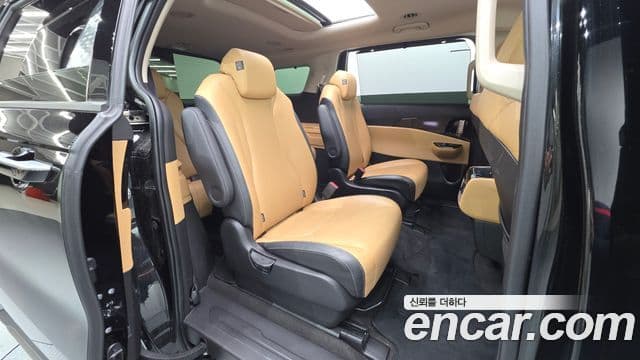 Kia Carnival 2021 — ფოტო 19/20