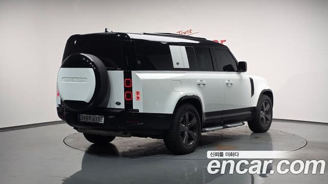 Land Rover Defender 2023 — Photo 1/20