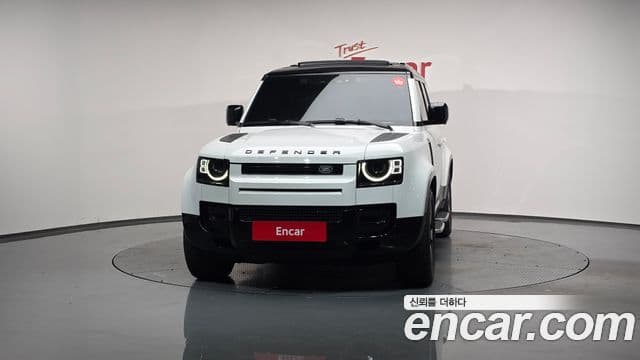 Land Rover Defender 2023 — Photo 18/20