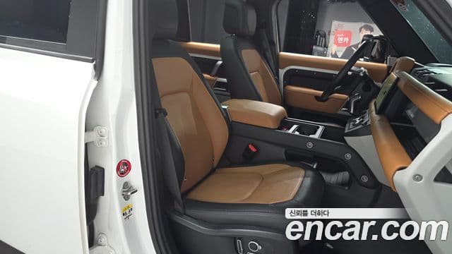 Land Rover Defender 2023 — Photo 12/20