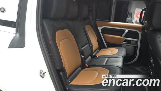 Land Rover Defender 2023 — Photo 4/20