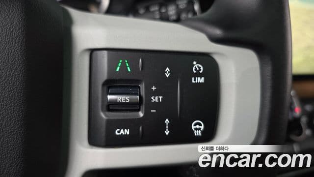 Land Rover Defender 2023 — Photo 19/20