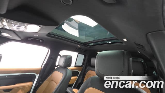 Land Rover Defender 2023 — Photo 17/20