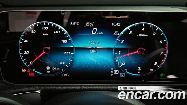 Mercedes-Benz GLB-Class 2020 — Şəkil 8/20