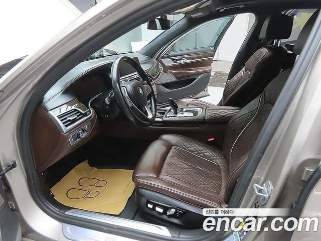BMW 7 Series 2021 — ფოტო 9/20