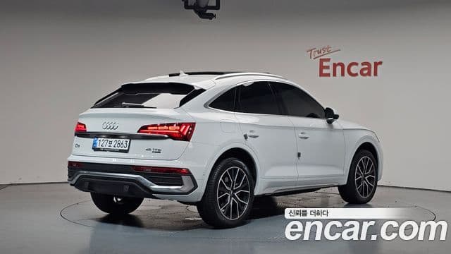 Audi Q5 2023 — Фото 2/20