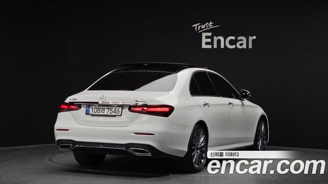 Mercedes-Benz E-Class 2022 — ფოტო 1/20