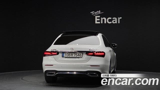Mercedes-Benz E-Class 2022 — ფოტო 3/20