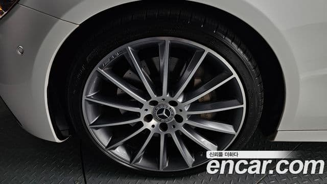 Mercedes-Benz E-Class 2022 — ფოტო 4/20