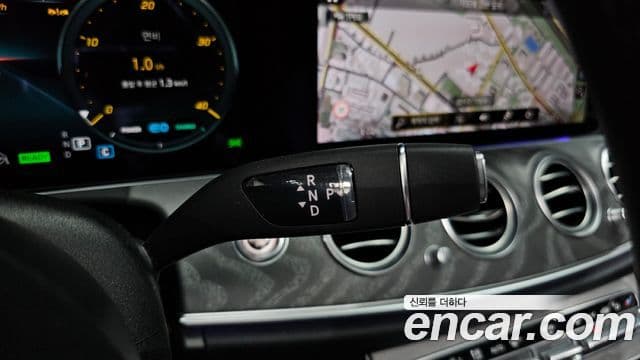 Mercedes-Benz E-Class 2022 — ფოტო 7/20