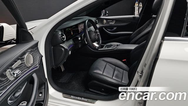 Mercedes-Benz E-Class 2022 — ფოტო 11/20