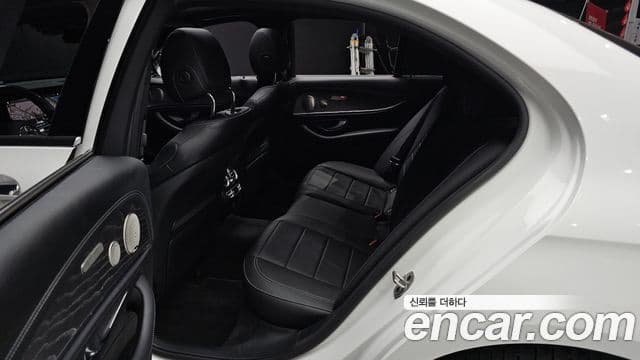 Mercedes-Benz E-Class 2022 — ფოტო 12/20